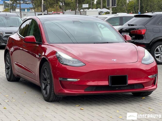 Tesla Model 3 32 interauto-car