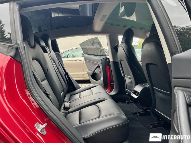 Tesla Model 3 44 interauto-car