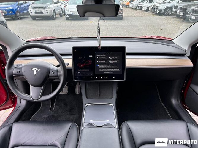 Tesla Model 3 36 interauto-car