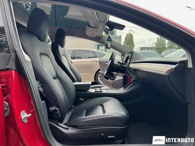 Tesla Model 3 43 interauto-car