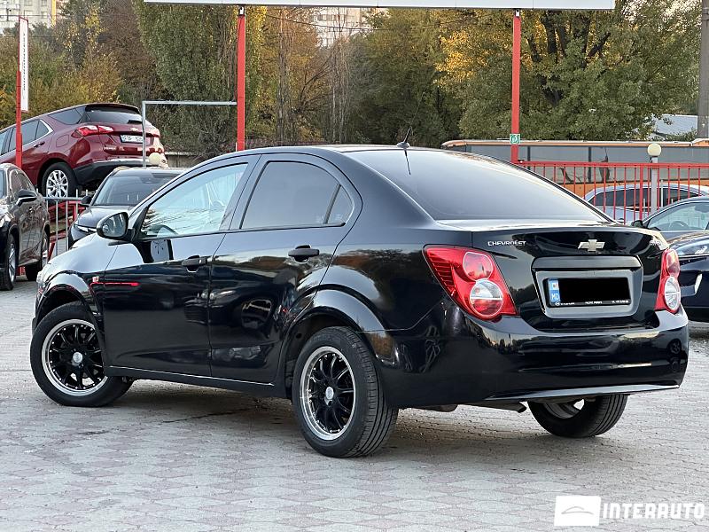 Chevrolet Aveo 12 automobil-interauto