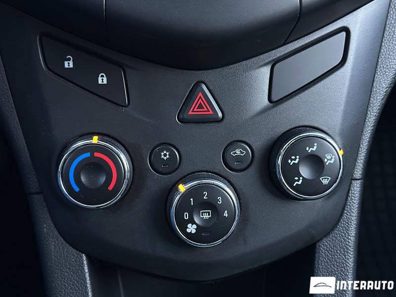 Chevrolet Aveo 22 automobil-interauto