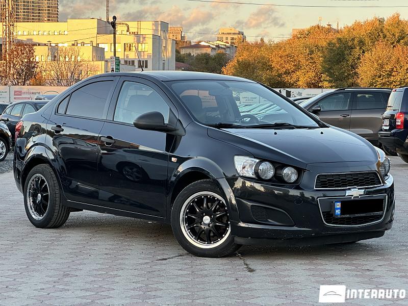 Chevrolet Aveo 14 automobil-interauto