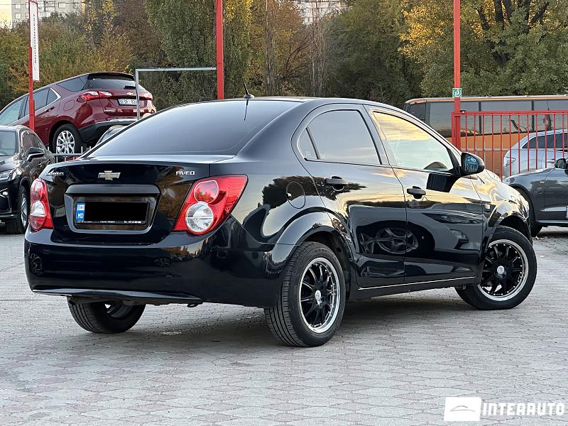 Chevrolet Aveo 13 automobil-interauto