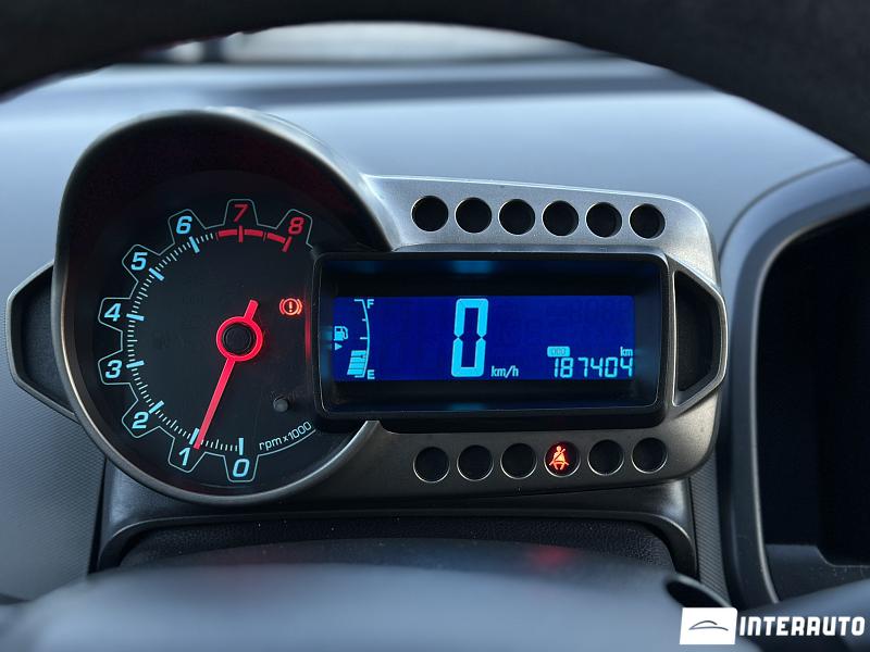 Chevrolet Aveo 20 automobil-interauto