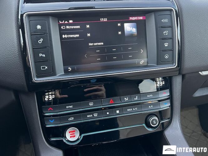 Jaguar F-Pace 38 interauto-car