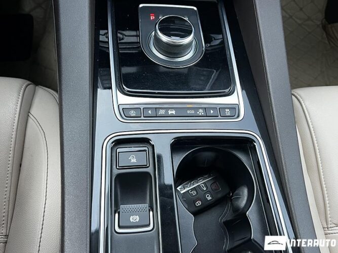Jaguar F-Pace 39 interauto-car