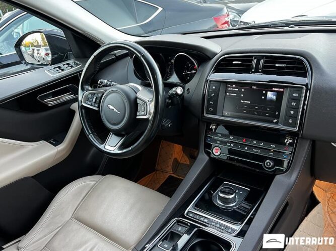 Jaguar F-Pace 34 interauto-car
