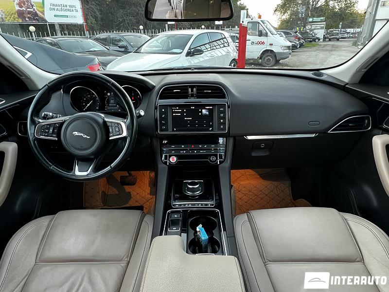 Jaguar F-Pace 18 automobil-interauto