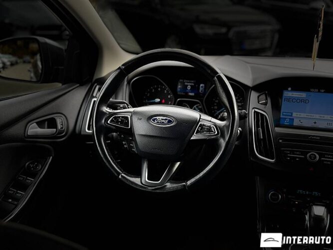 Ford Focus 37 interauto-car