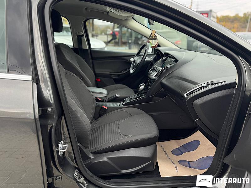 Ford Focus 26 automobil-interauto