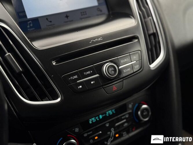 Ford Focus 41 interauto-car