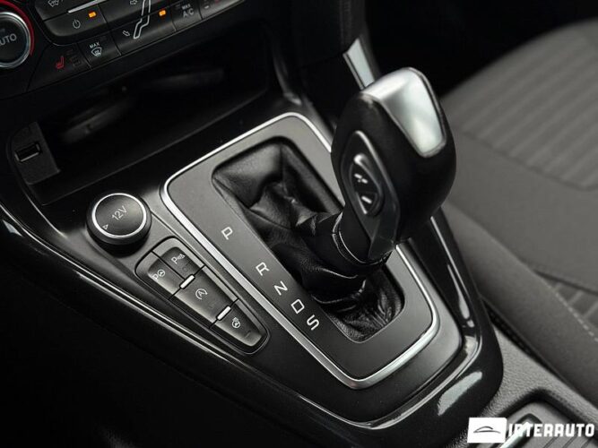 Ford Focus 43 interauto-car