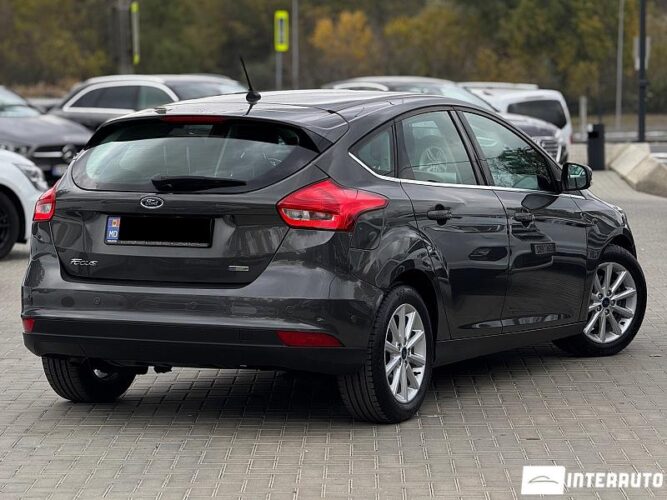 Ford Focus 33 interauto-car