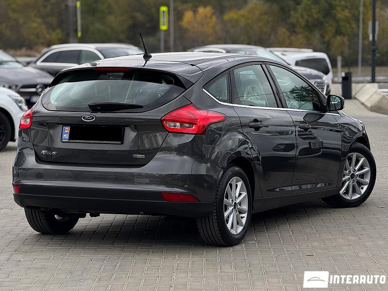 Ford Focus 13 automobil-interauto