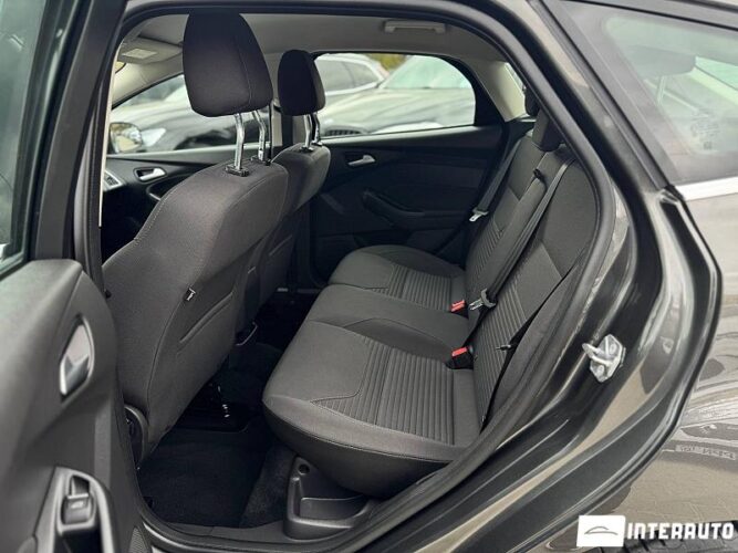 Ford Focus 44 interauto-car