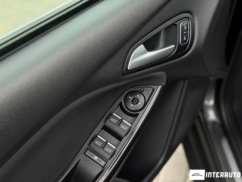 Ford Focus 27 automobil-interauto