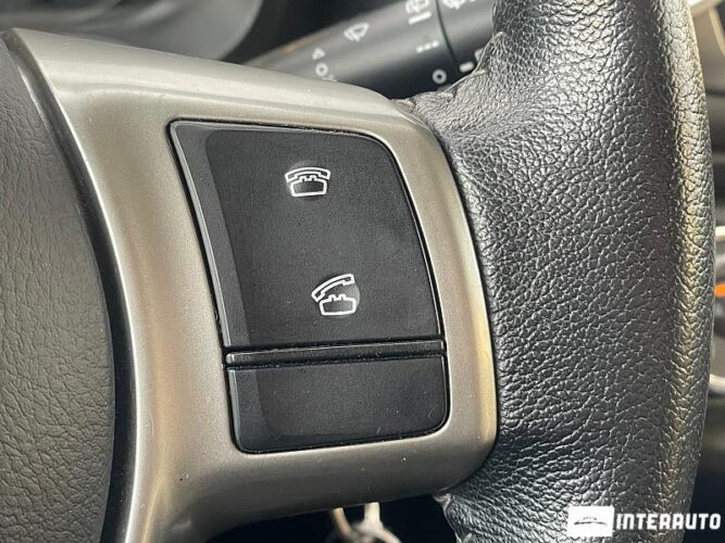 Toyota Yaris 37 interauto-car