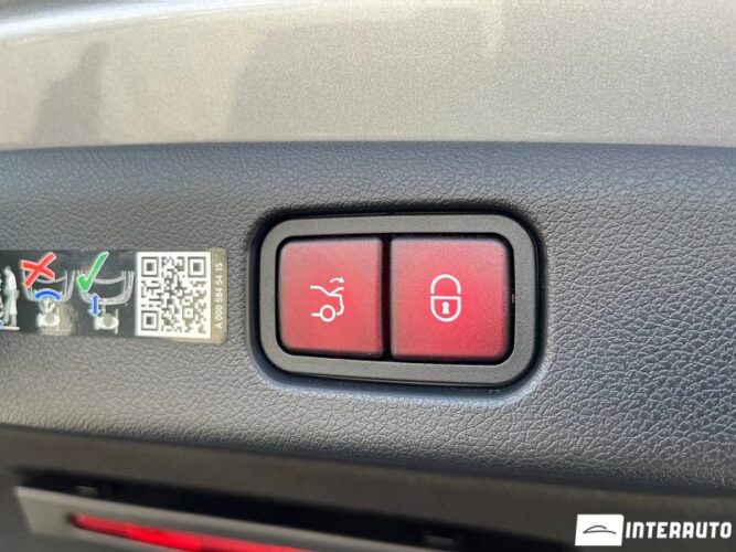 Mercedes E 300de Hybrid Plug-In 52 interauto-car