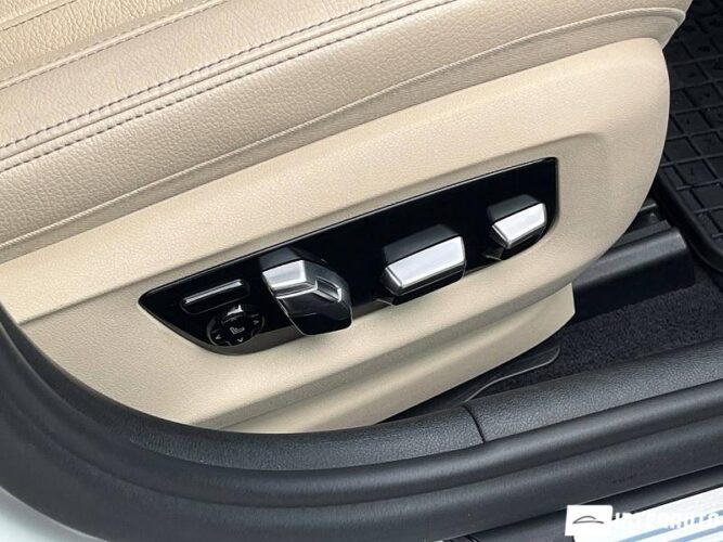 BMW 530e 35 interauto-car