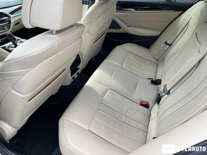 BMW 530e 44 interauto-car