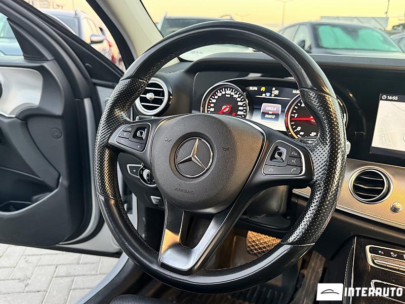 Mercedes E 220 17 automobil-interauto