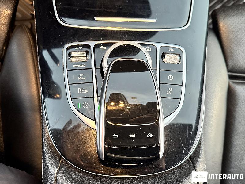 Mercedes E 220 22 automobil-interauto