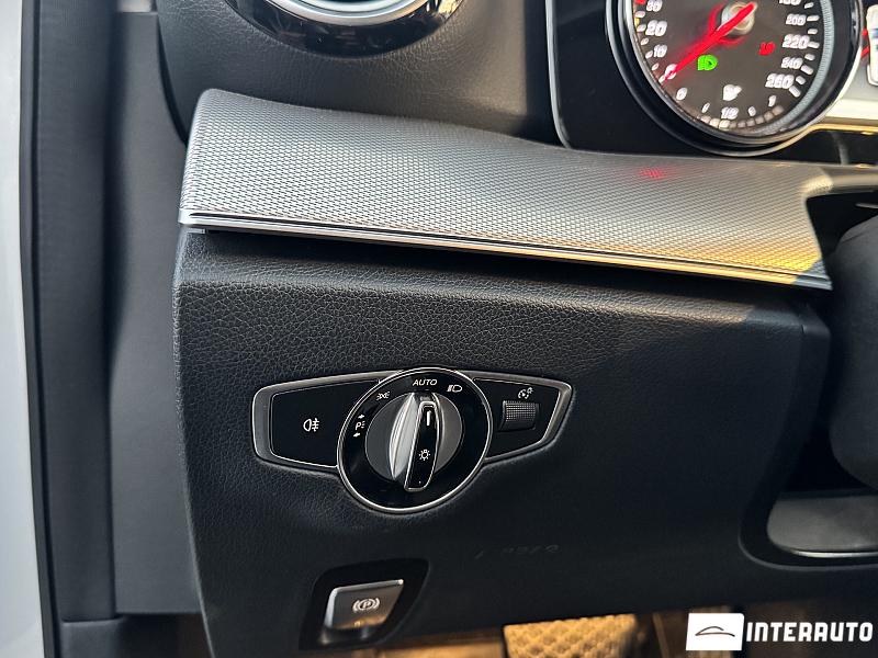 Mercedes E 220 28 automobil-interauto