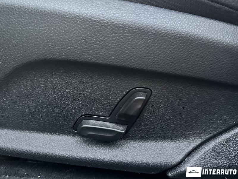 Mercedes E 220 29 automobil-interauto