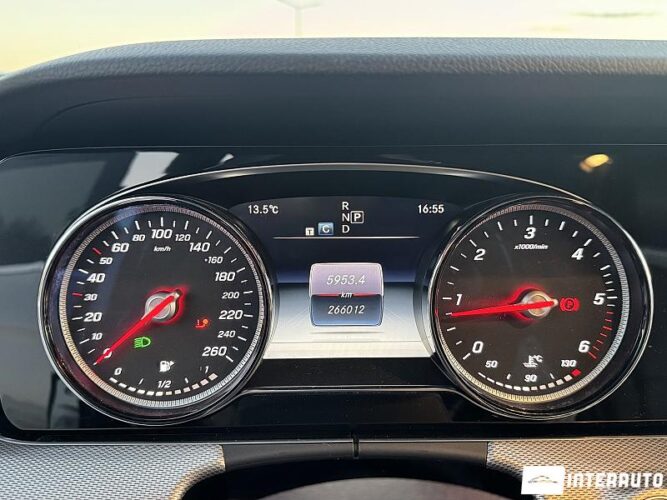 Mercedes E 220 38 interauto-car