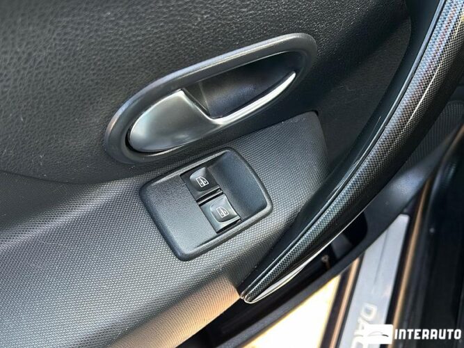 Dacia Logan MCV 37 interauto-car