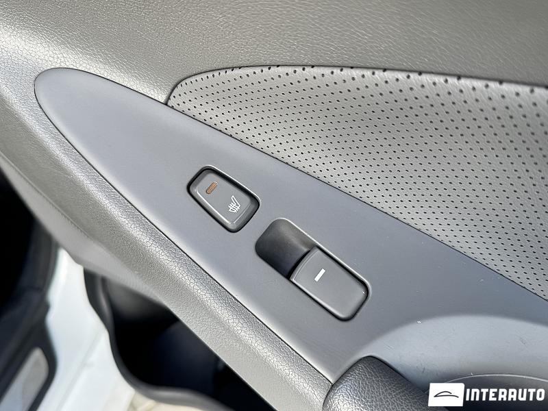 Hyundai Sonata 25 automobil-interauto