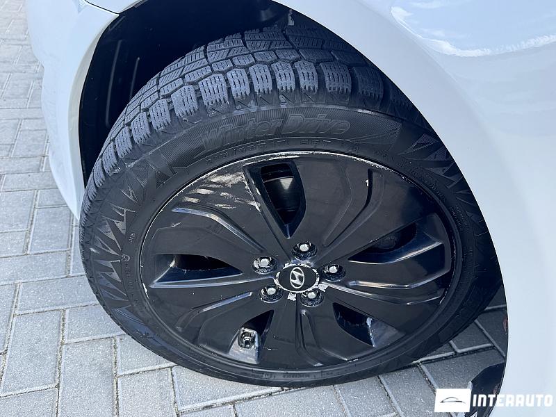 Hyundai Sonata 28 automobil-interauto