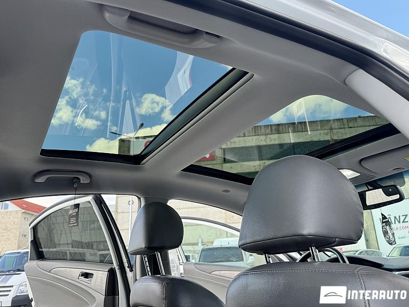 Hyundai Sonata 26 automobil-interauto