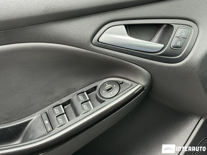 Ford Focus 39 interauto-car