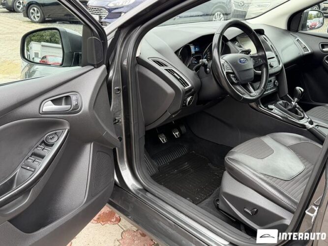 Ford Focus 38 interauto-car