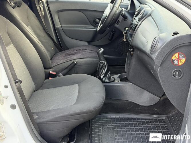 Dacia Logan MCV 38 interauto-car