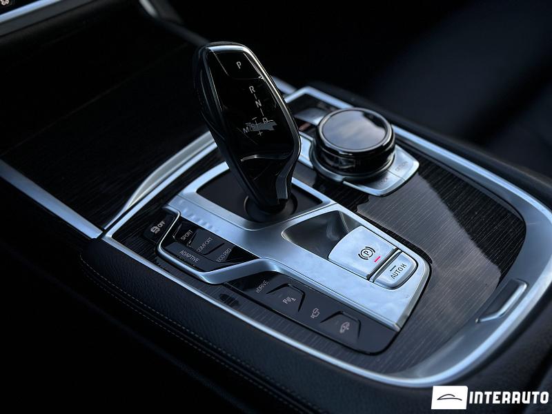 BMW 740e 28 automobil-interauto