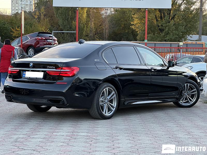 BMW 740e 12 automobil-interauto