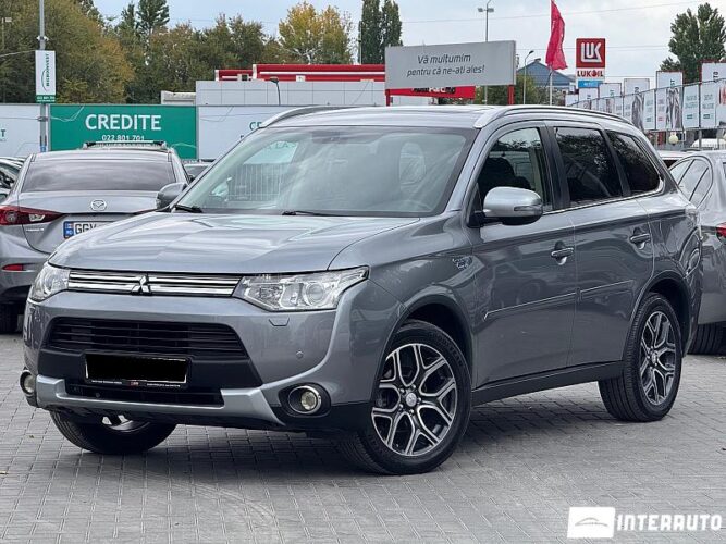 Mitsubishi Outlander 29 interauto-car
