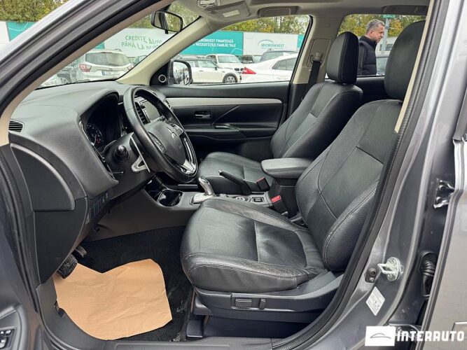 Mitsubishi Outlander 34 interauto-car