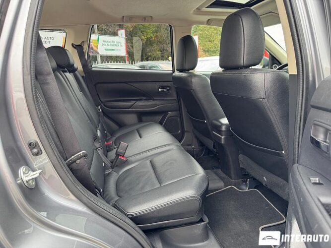 Mitsubishi Outlander 42 interauto-car