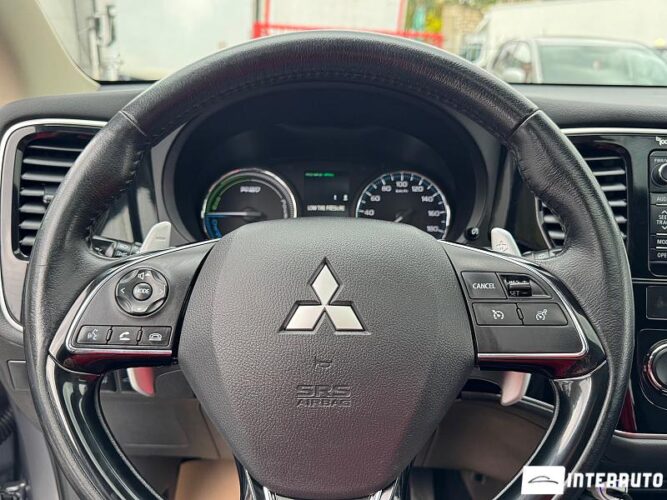 Mitsubishi Outlander 36 interauto-car