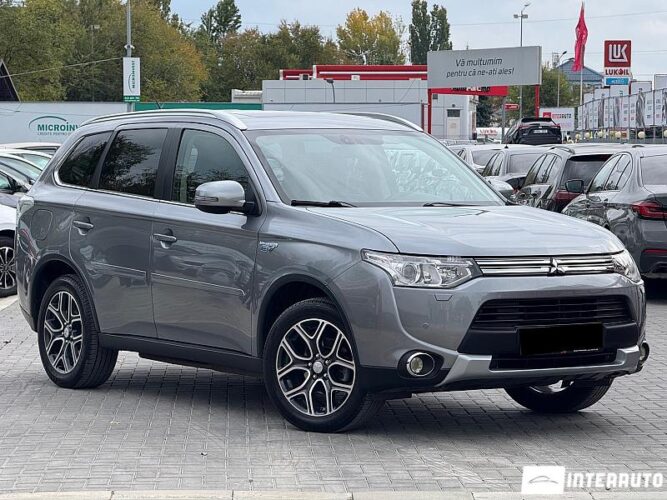 Mitsubishi Outlander 32 interauto-car