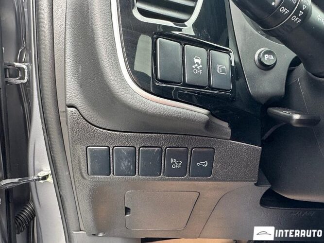 Mitsubishi Outlander 39 interauto-car