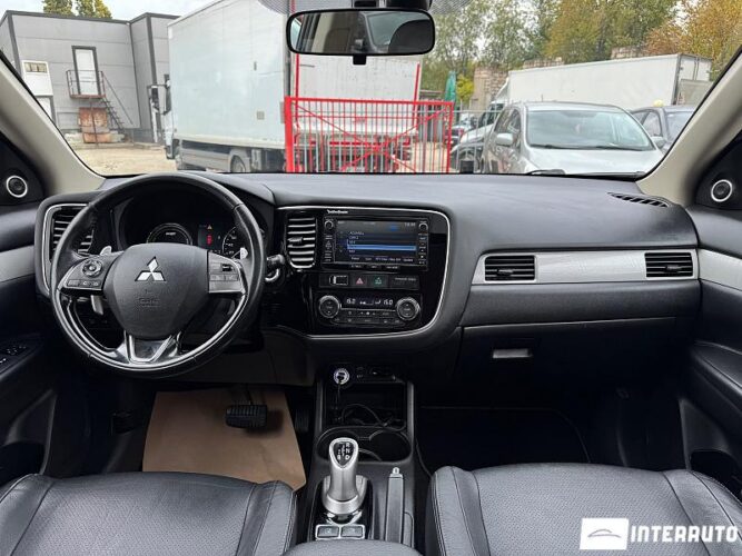 Mitsubishi Outlander 35 interauto-car
