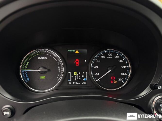 Mitsubishi Outlander 37 interauto-car