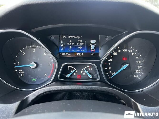 Ford Focus 37 interauto-car