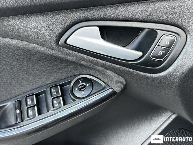 Ford Focus 41 interauto-car