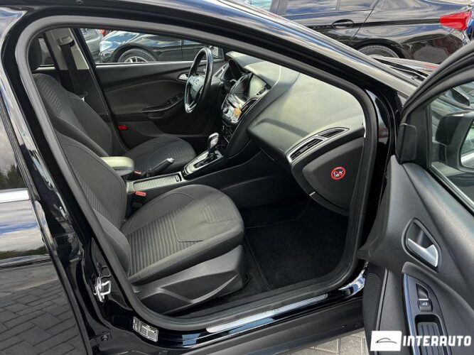 Ford Focus 33 interauto-car